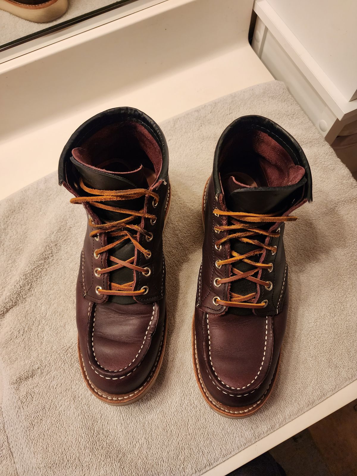 Photo by jagonzz on November 5, 2023 of the Red Wing 6-Inch Classic Moc in S.B. Foot Black Cherry Excalibur.
