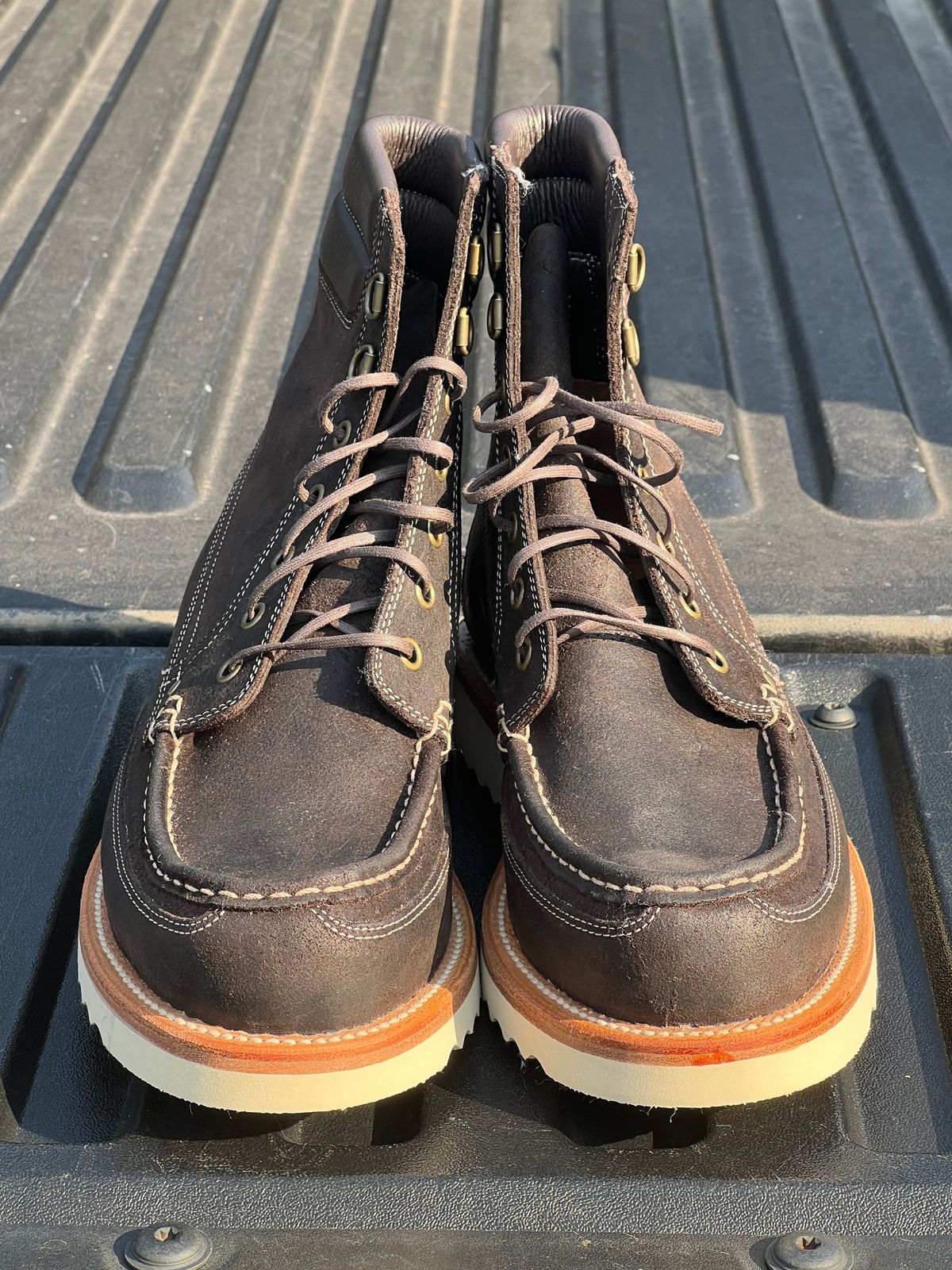 Photo by thepugilist on October 1, 2023 of the Grant Stone Field Boot in C.F. Stead Earth Waxy Commander Suede.