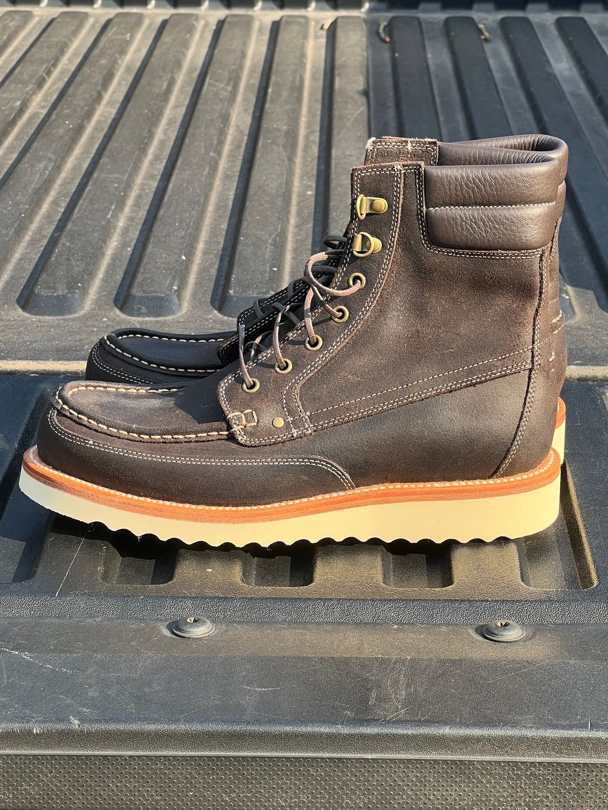 Photo by thepugilist on October 1, 2023 of the Grant Stone Field Boot in C.F. Stead Earth Waxy Commander Suede.