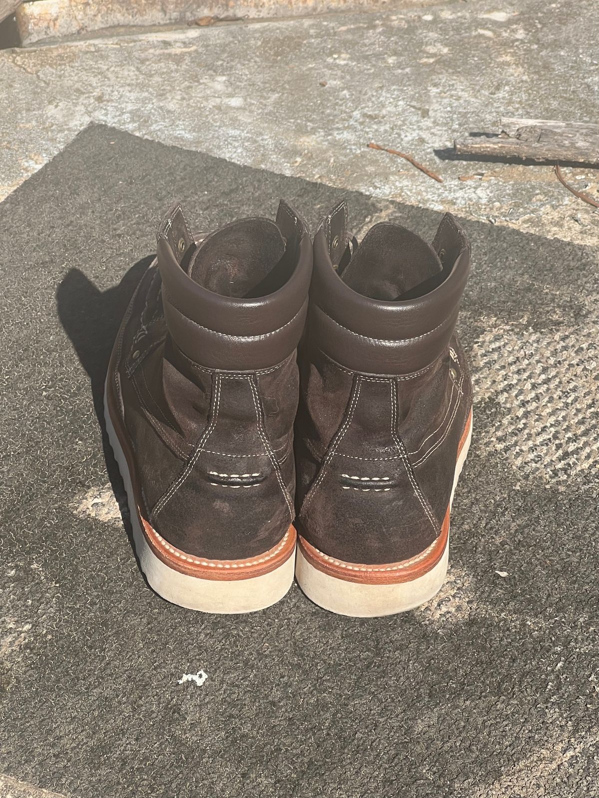 Photo by thepugilist on November 5, 2023 of the Grant Stone Field Boot in C.F. Stead Earth Waxy Commander Suede.