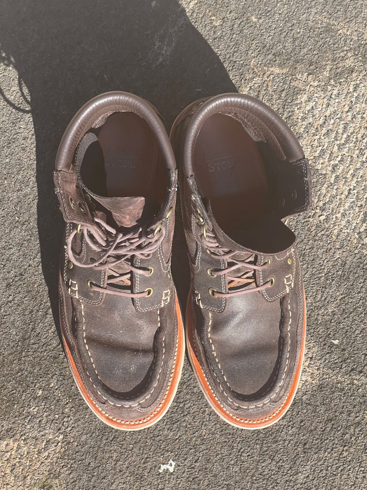 Photo by thepugilist on November 5, 2023 of the Grant Stone Field Boot in C.F. Stead Earth Waxy Commander Suede.