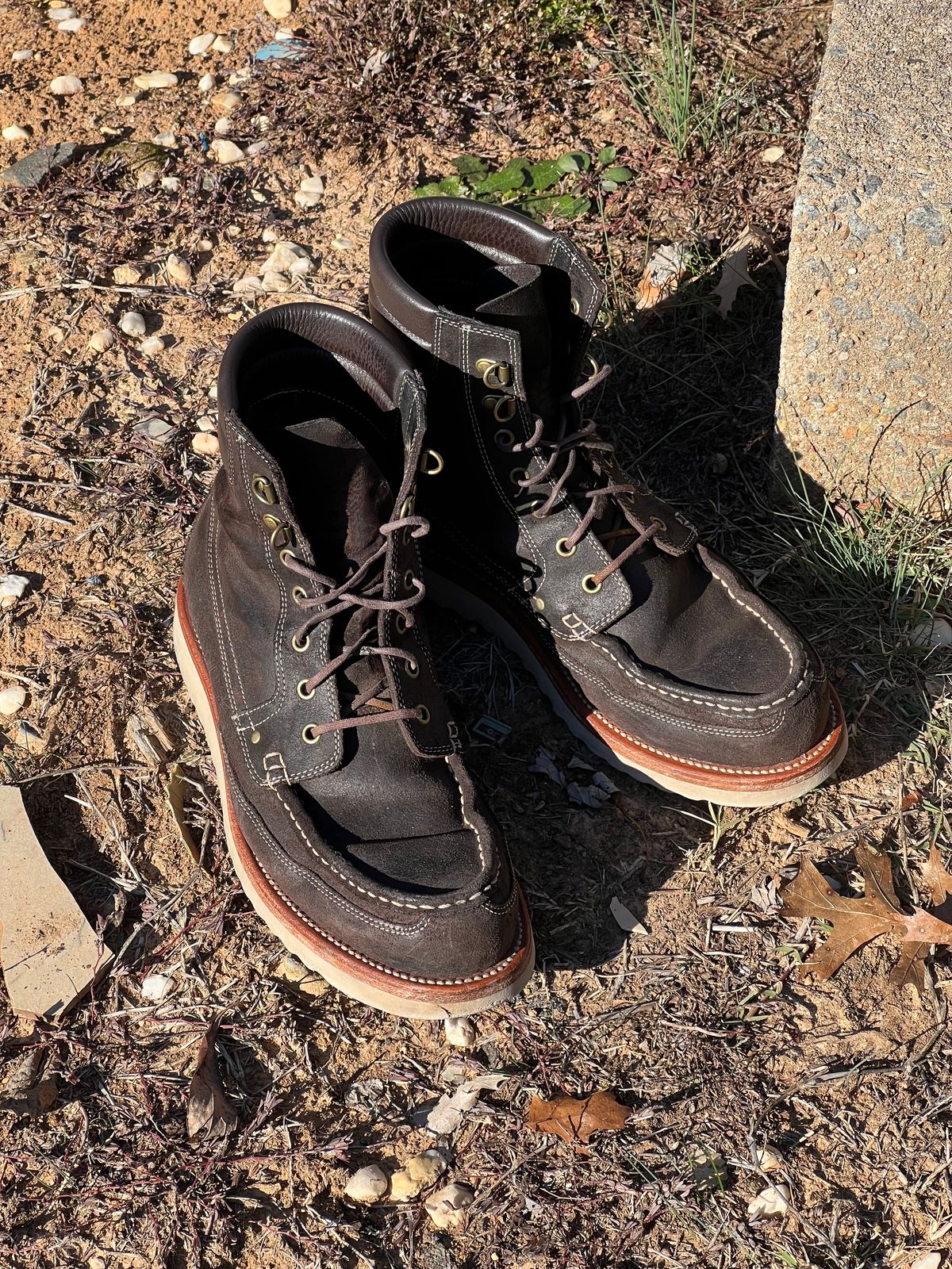 Photo by thepugilist on December 3, 2023 of the Grant Stone Field Boot in C.F. Stead Earth Waxy Commander Suede.
