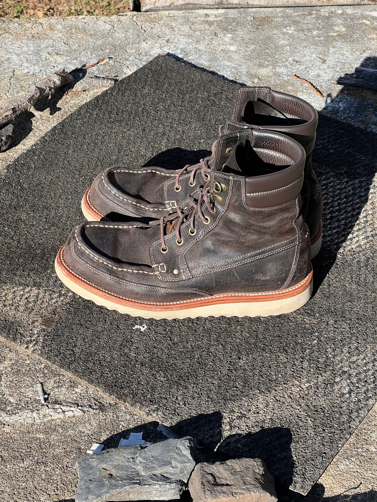 Photo by thepugilist on December 3, 2023 of the Grant Stone Field Boot in C.F. Stead Earth Waxy Commander Suede.