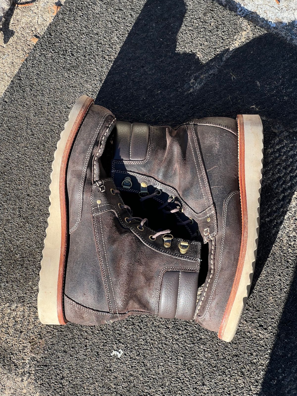 Photo by thepugilist on December 3, 2023 of the Grant Stone Field Boot in C.F. Stead Earth Waxy Commander Suede.