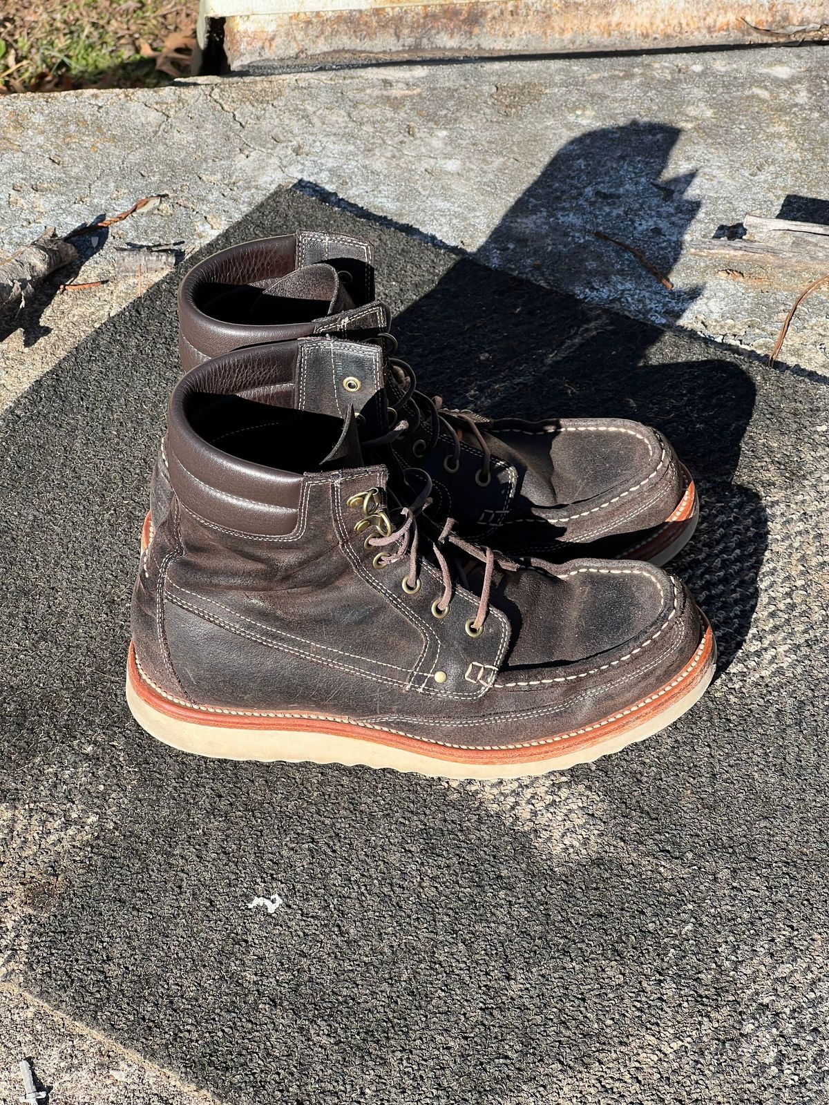 Photo by thepugilist on December 3, 2023 of the Grant Stone Field Boot in C.F. Stead Earth Waxy Commander Suede.