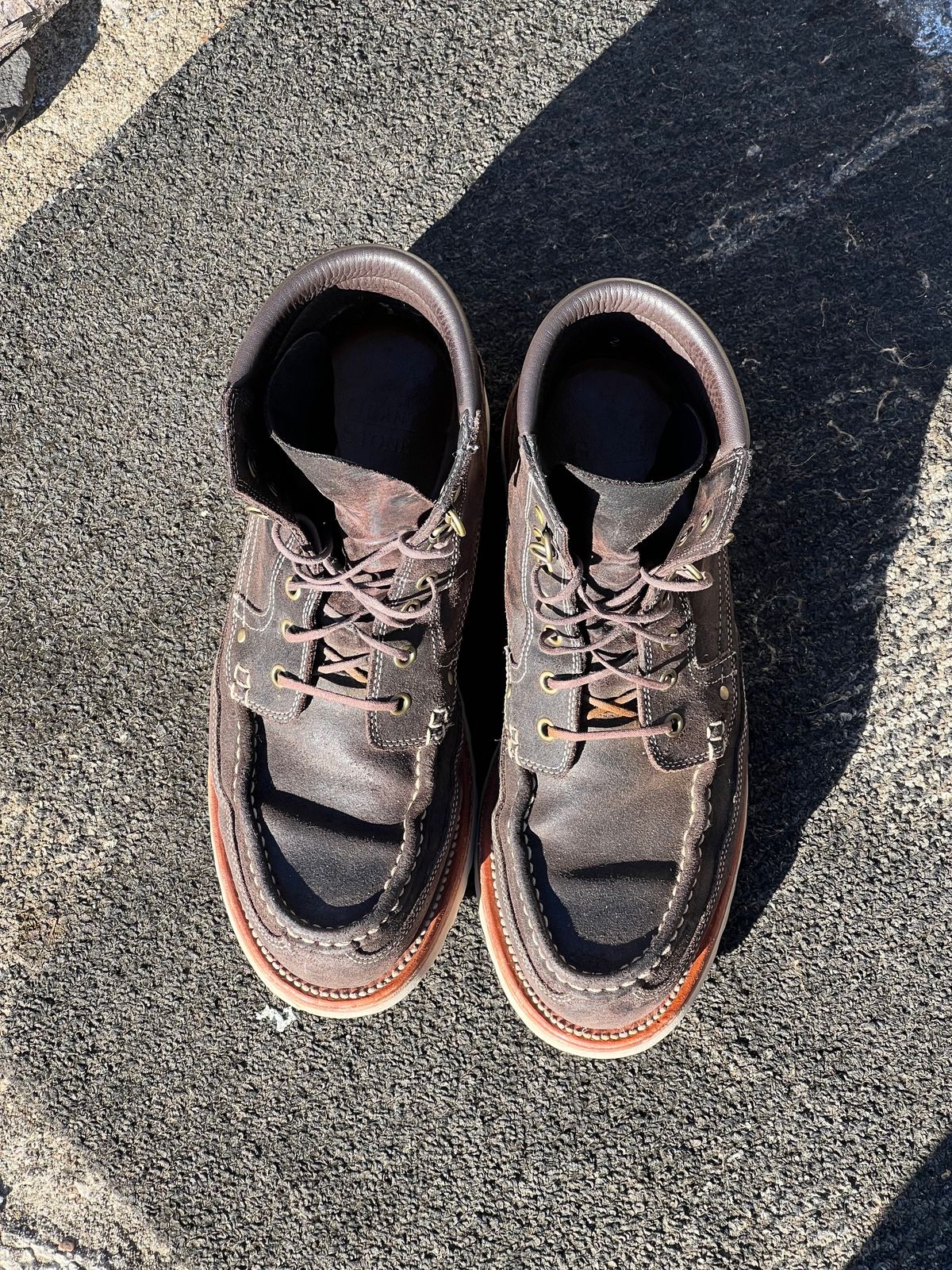 Photo by thepugilist on December 3, 2023 of the Grant Stone Field Boot in C.F. Stead Earth Waxy Commander Suede.