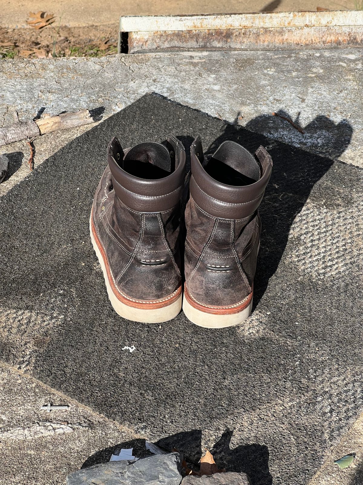 Photo by thepugilist on January 1, 2024 of the Grant Stone Field Boot in C.F. Stead Earth Waxy Commander Suede.