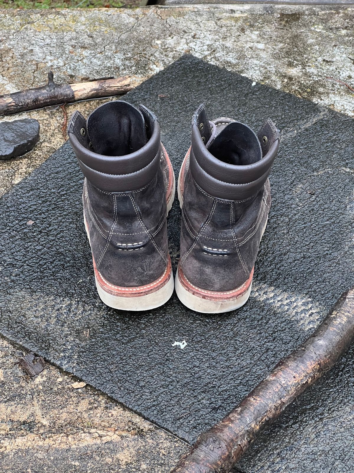 Photo by thepugilist on February 4, 2024 of the Grant Stone Field Boot in C.F. Stead Earth Waxy Commander Suede.