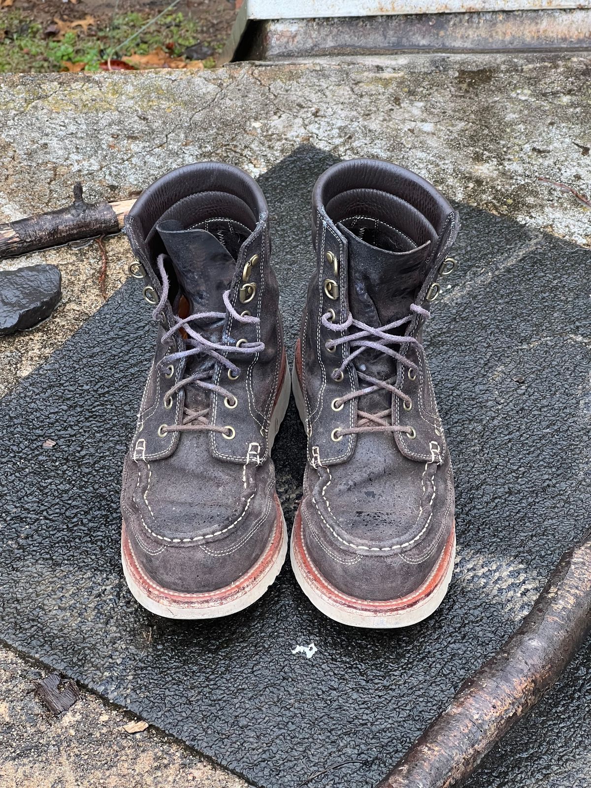 Photo by thepugilist on February 4, 2024 of the Grant Stone Field Boot in C.F. Stead Earth Waxy Commander Suede.
