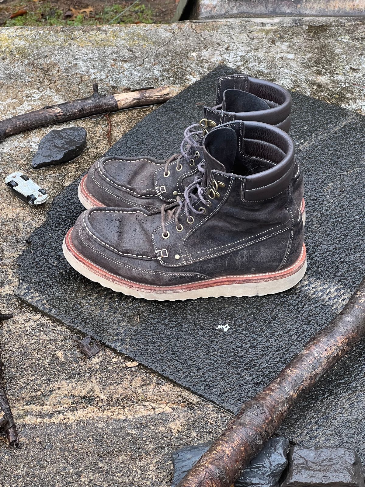 Photo by thepugilist on February 4, 2024 of the Grant Stone Field Boot in C.F. Stead Earth Waxy Commander Suede.