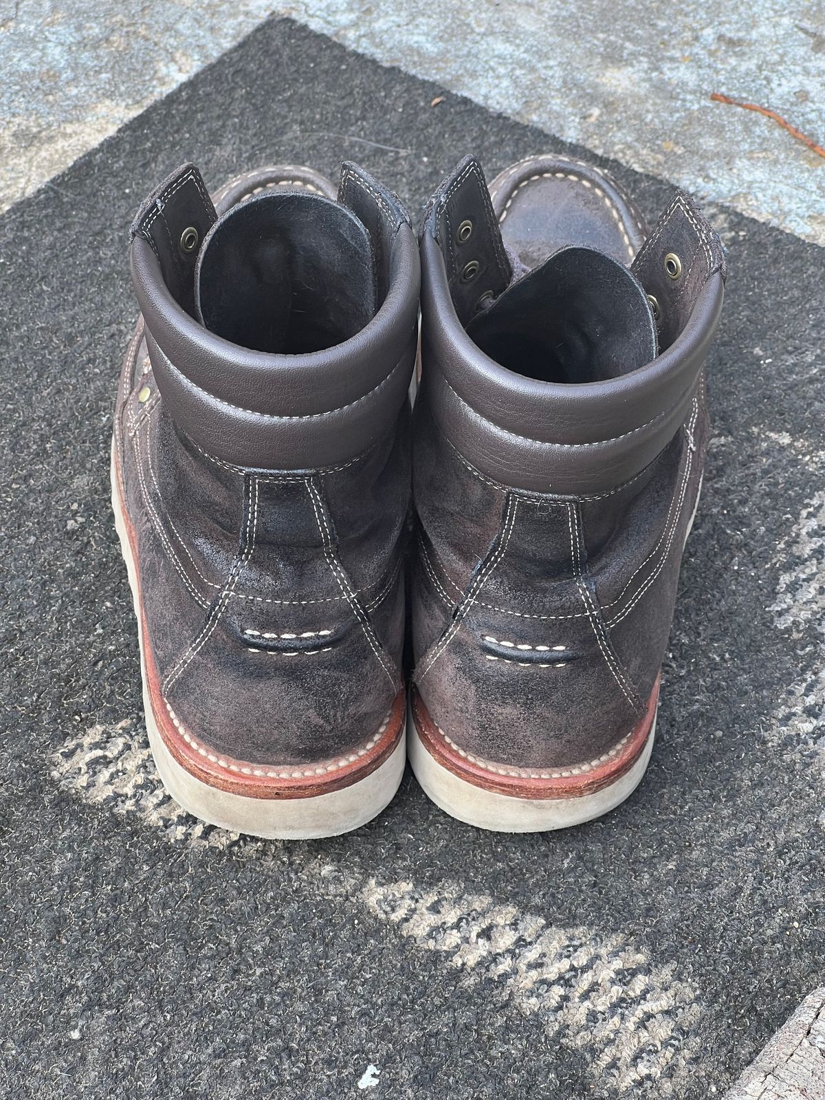 Photo by thepugilist on March 3, 2024 of the Grant Stone Field Boot in C.F. Stead Earth Waxy Commander Suede.
