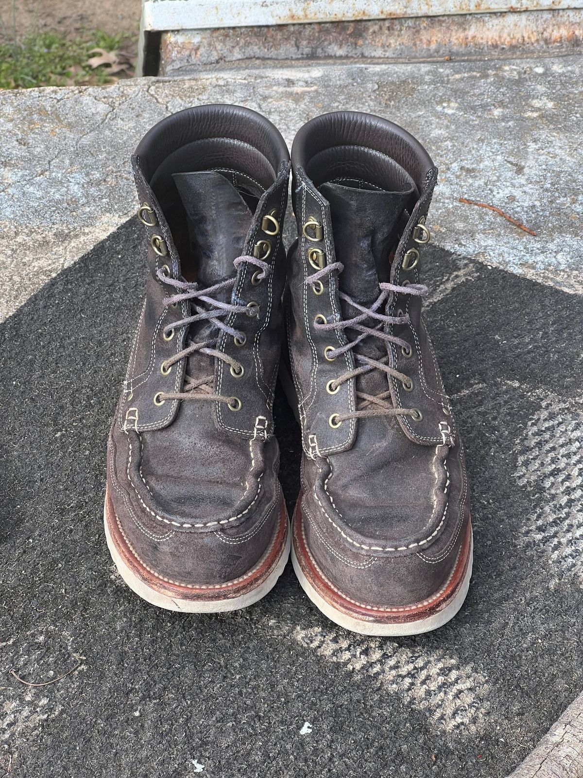 Photo by thepugilist on March 3, 2024 of the Grant Stone Field Boot in C.F. Stead Earth Waxy Commander Suede.