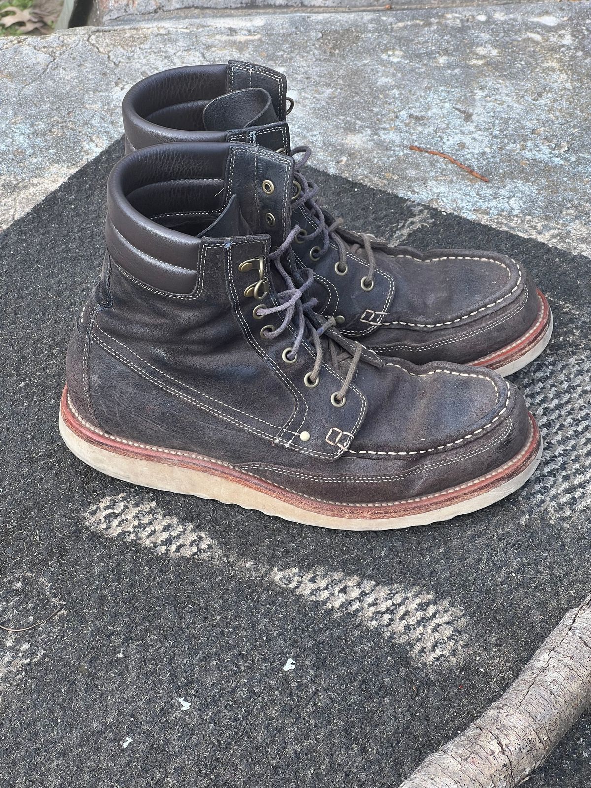 Photo by thepugilist on March 3, 2024 of the Grant Stone Field Boot in C.F. Stead Earth Waxy Commander Suede.
