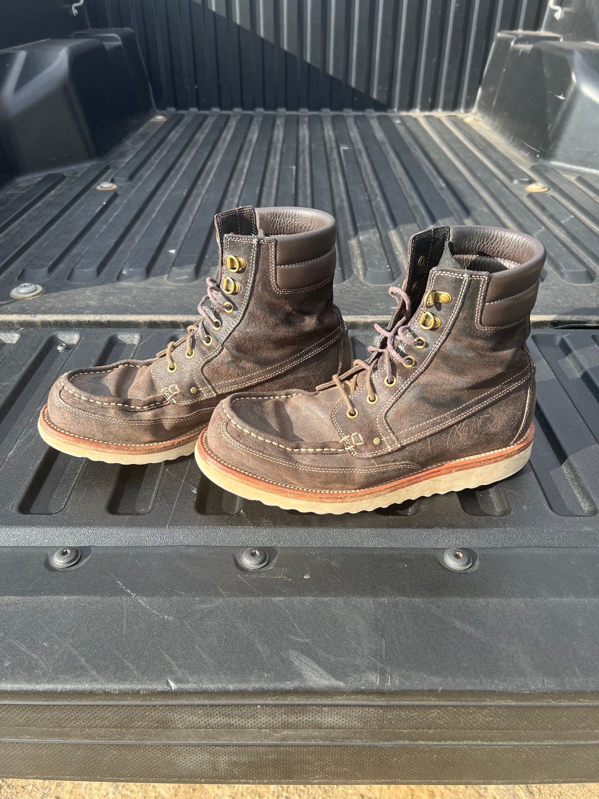 Photo by thepugilist on March 3, 2024 of the Grant Stone Field Boot in C.F. Stead Earth Waxy Commander Suede.