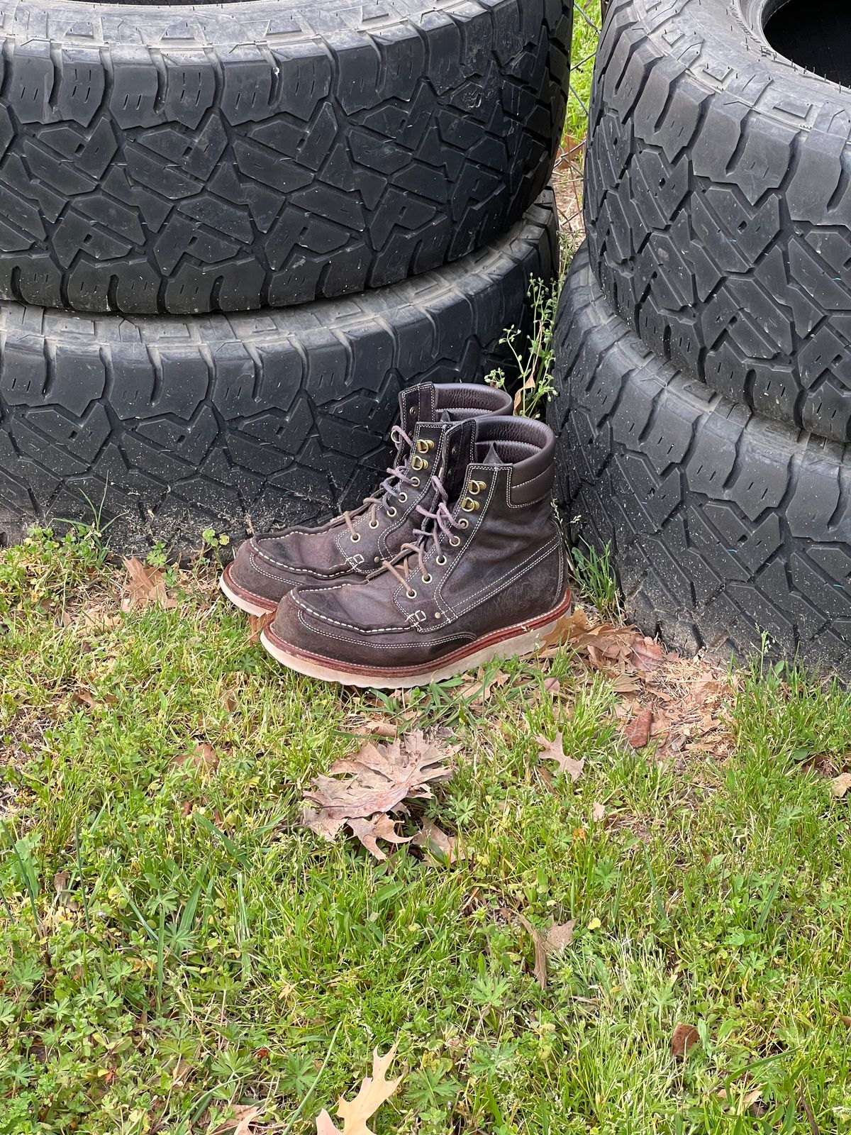Photo by thepugilist on April 1, 2024 of the Grant Stone Field Boot in C.F. Stead Earth Waxy Commander Suede.