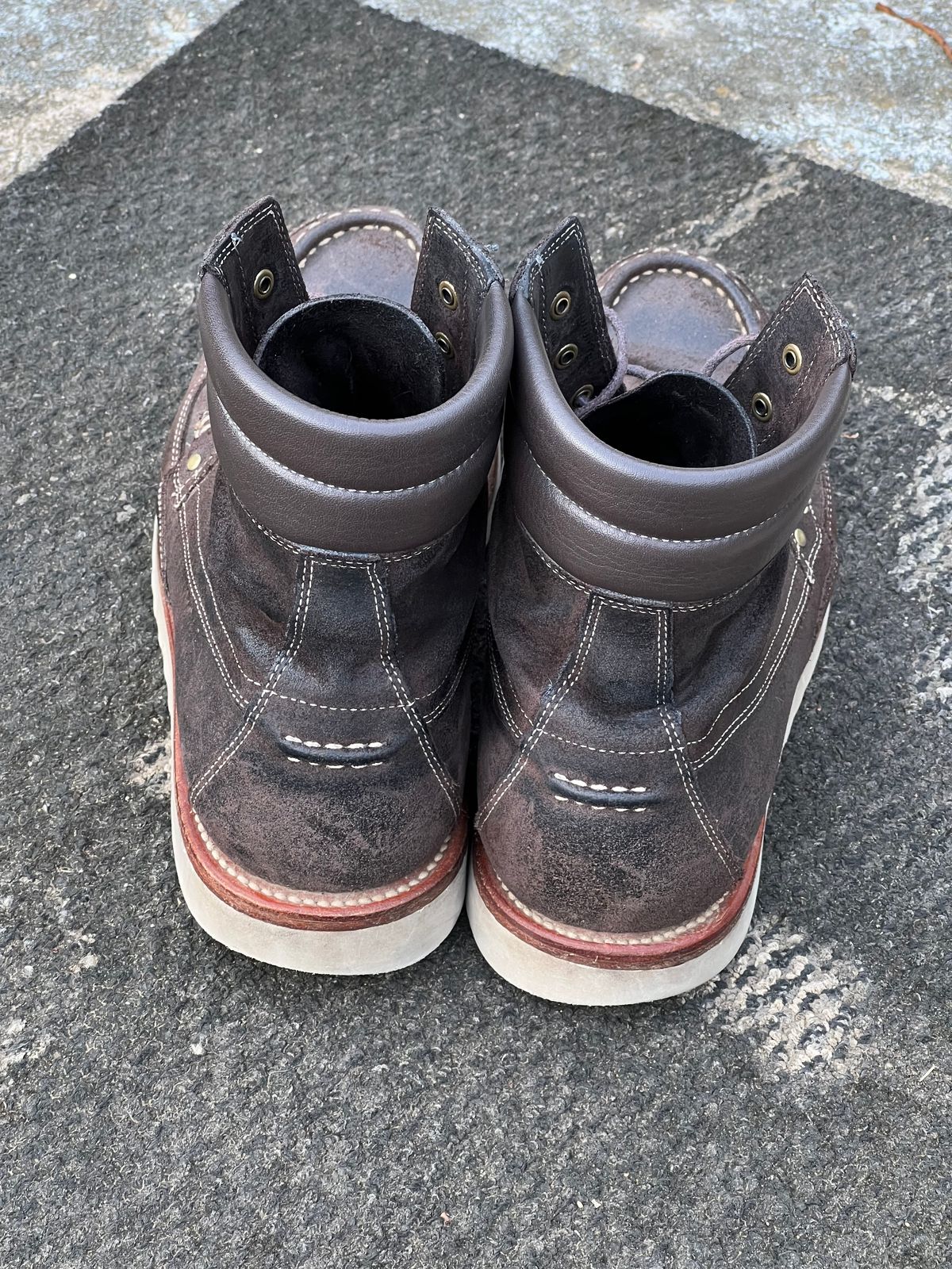 Photo by thepugilist on April 1, 2024 of the Grant Stone Field Boot in C.F. Stead Earth Waxy Commander Suede.