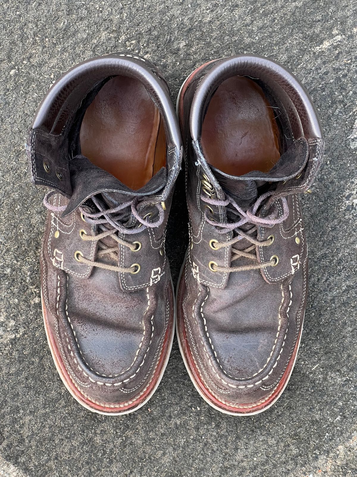 Photo by thepugilist on April 1, 2024 of the Grant Stone Field Boot in C.F. Stead Earth Waxy Commander Suede.