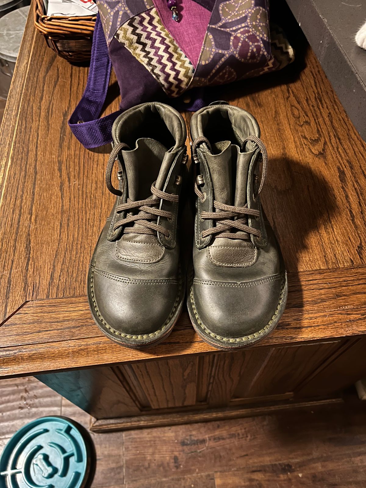 Photo by thepugilist on April 11, 2024 of the Jim Green African Ranger Barefoot Boot in Houston Green.