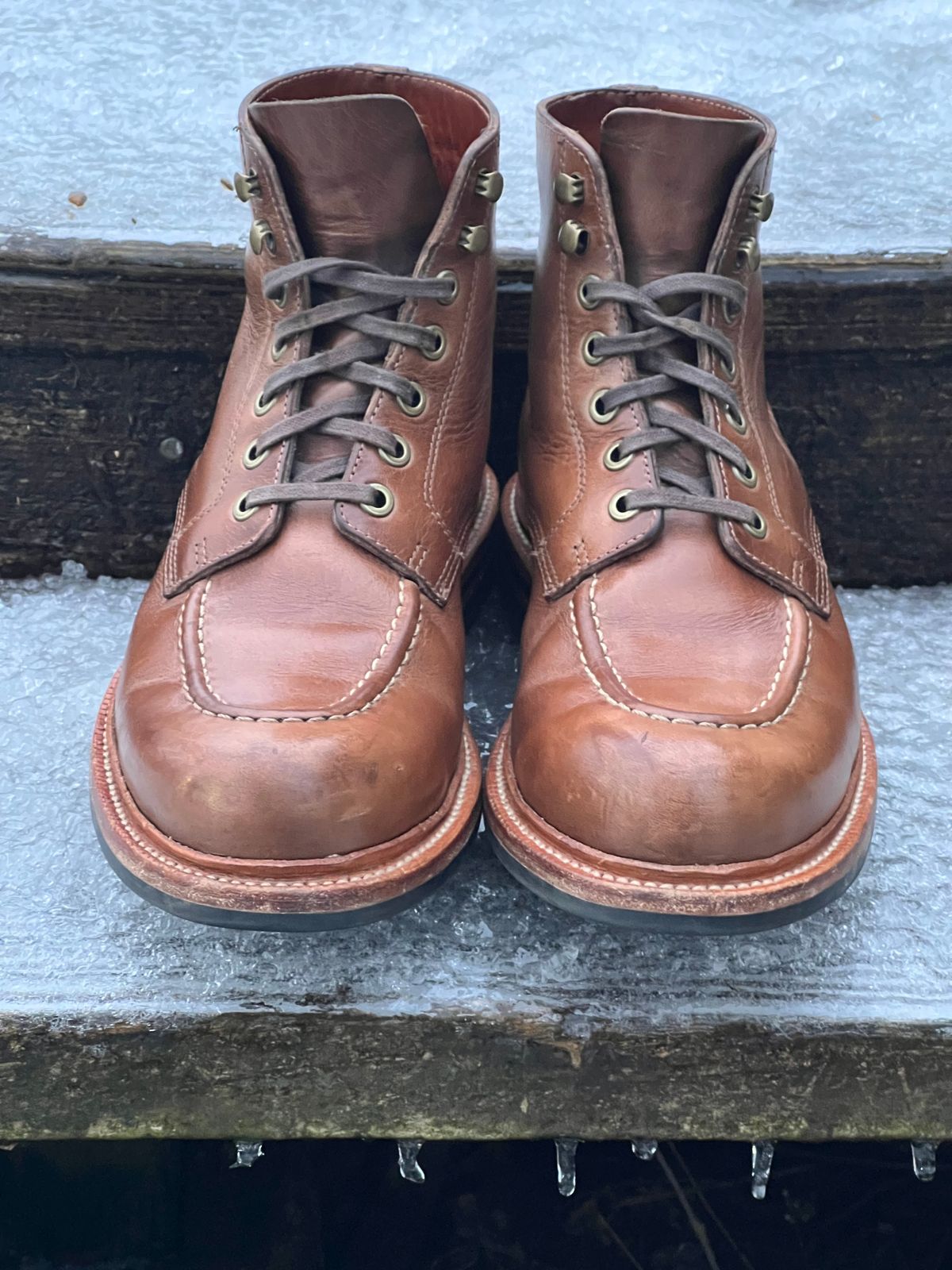 Photo by thepugilist on February 2, 2023 of the Grant Stone Brass Boot in Horween Dune Chromexcel.