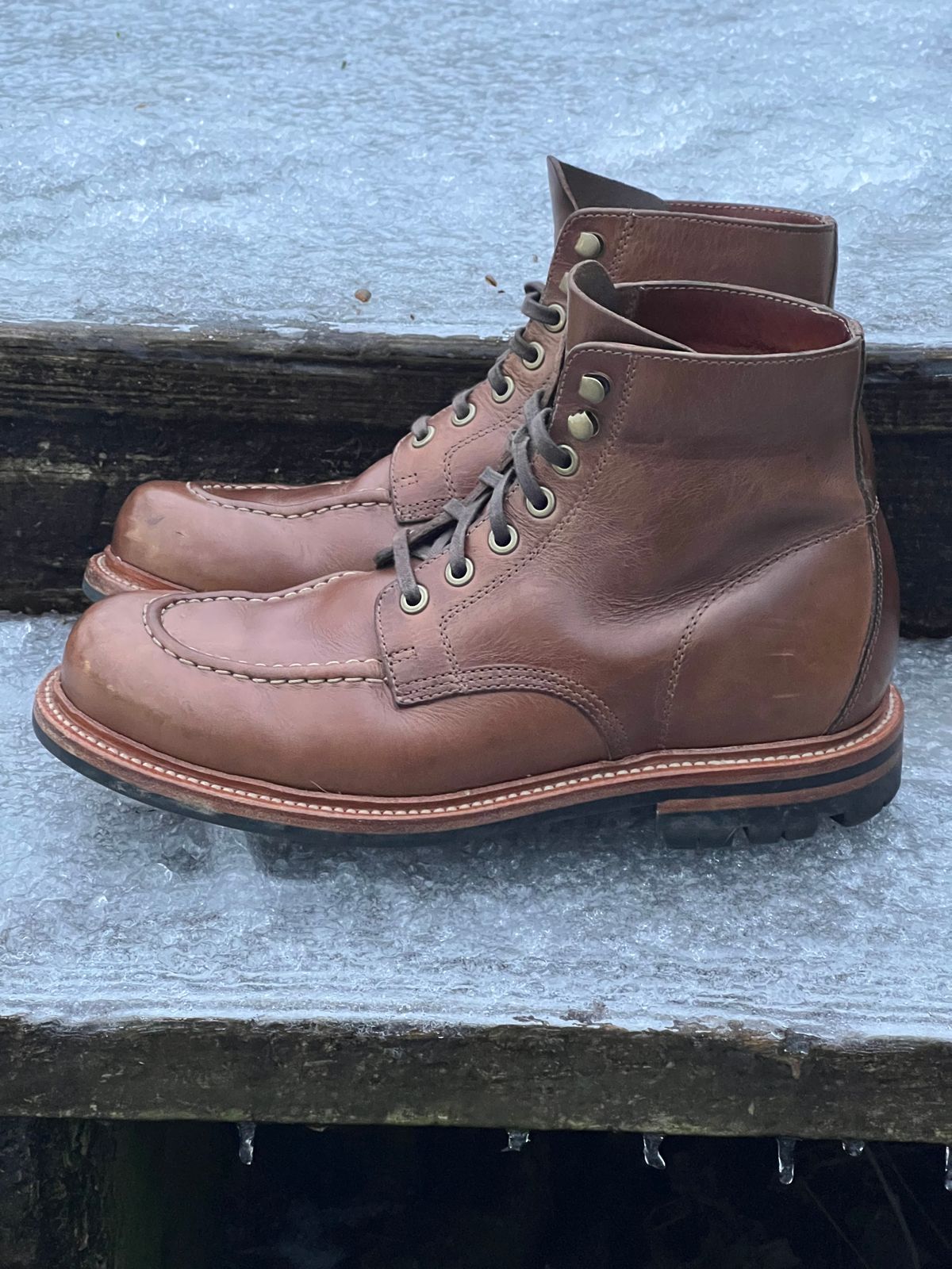 Photo by thepugilist on February 2, 2023 of the Grant Stone Brass Boot in Horween Dune Chromexcel.