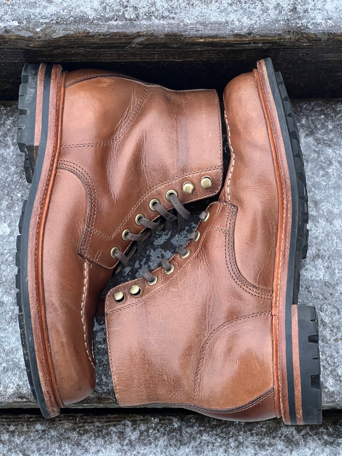 Photo by thepugilist on February 2, 2023 of the Grant Stone Brass Boot in Horween Dune Chromexcel.