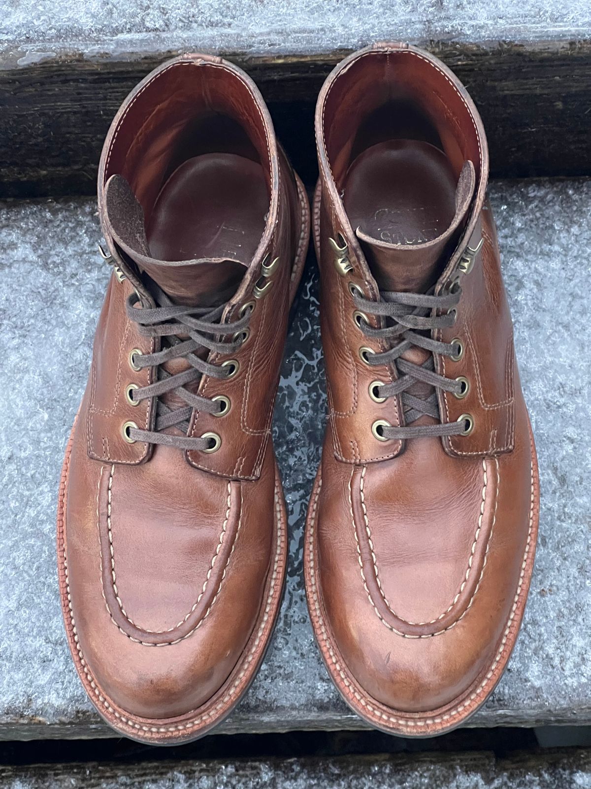 Photo by thepugilist on February 2, 2023 of the Grant Stone Brass Boot in Horween Dune Chromexcel.