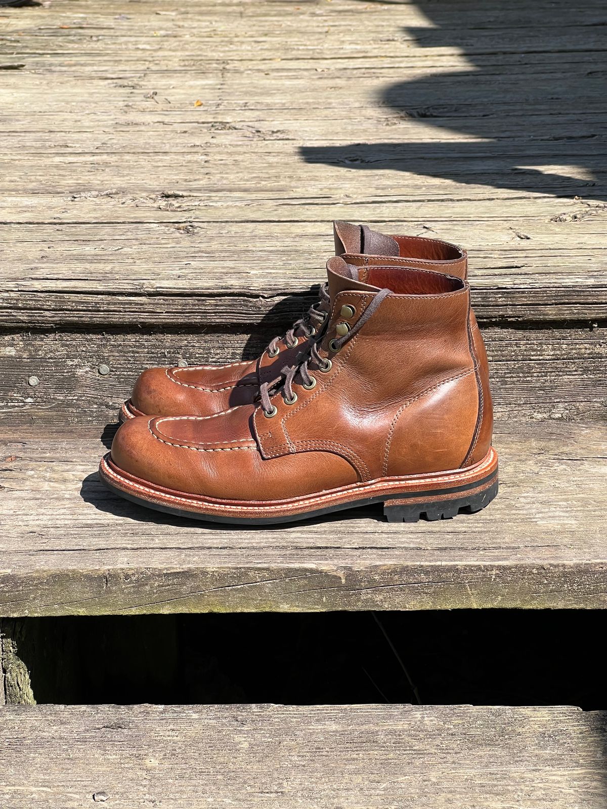Photo by thepugilist on April 2, 2023 of the Grant Stone Brass Boot in Horween Dune Chromexcel.