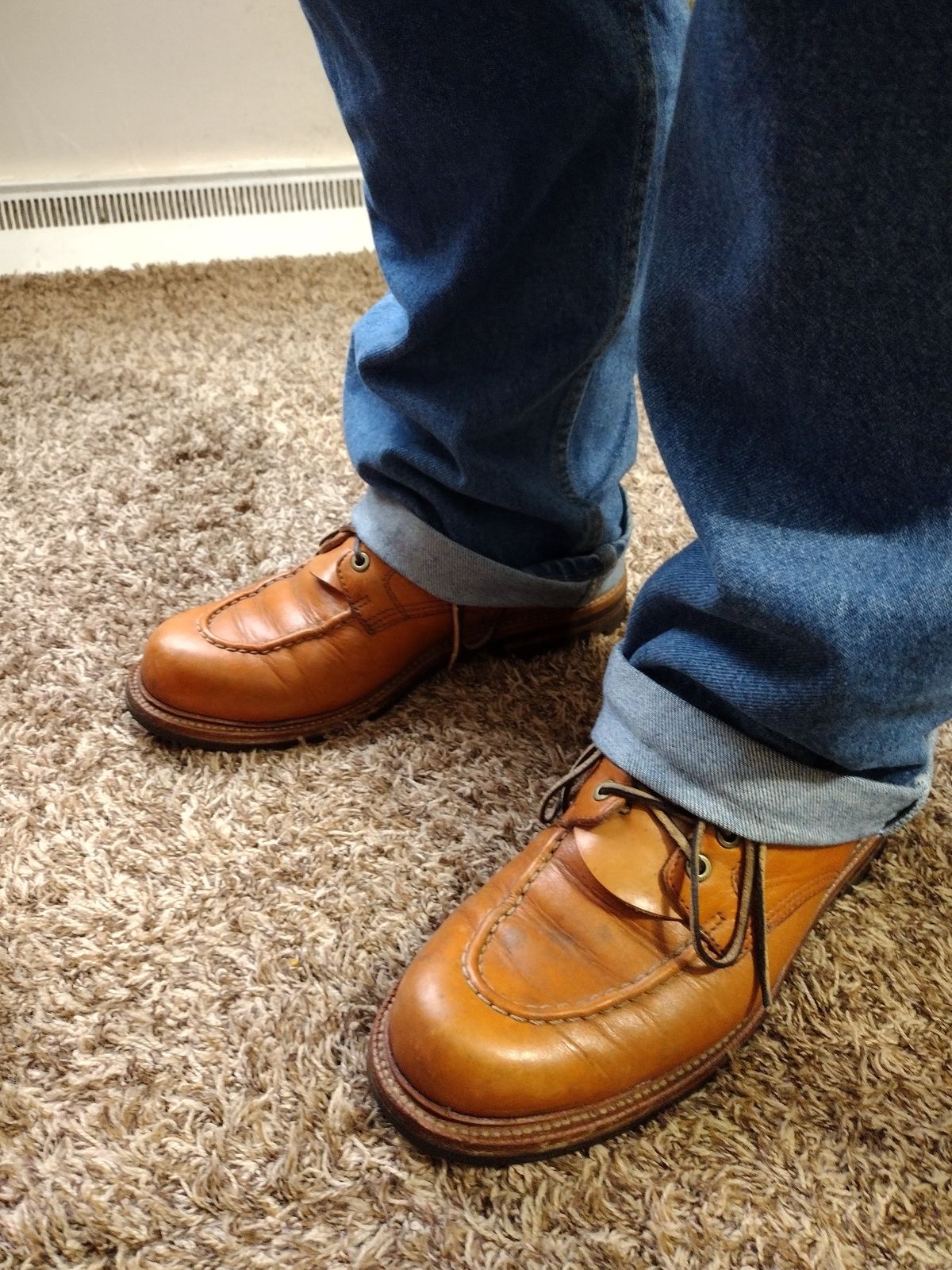 Photo by BenCh0074 on January 1, 2023 of the Grant Stone Brass Boot in Horween Natural Essex.