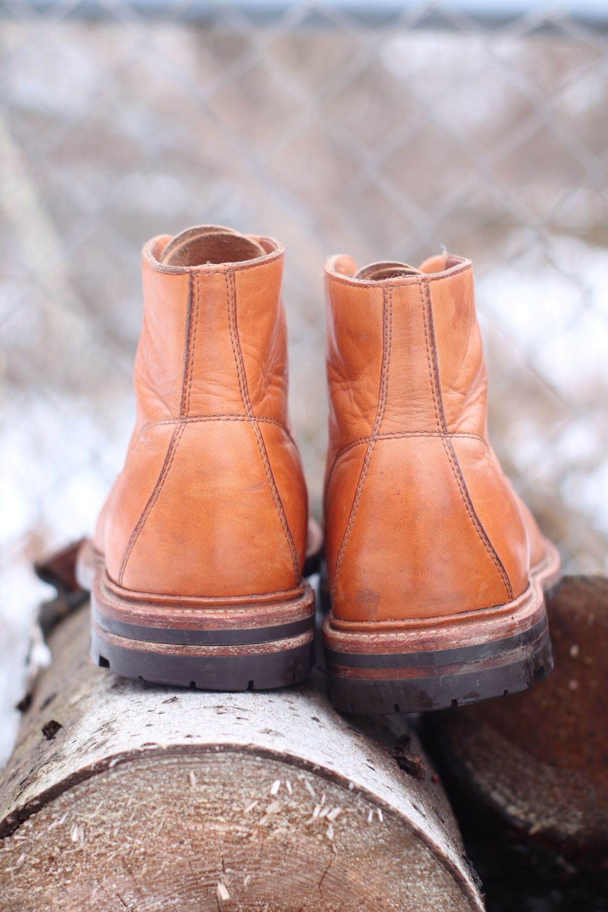 Photo by BenCh0074 on January 1, 2023 of the Grant Stone Brass Boot in Horween Natural Essex.