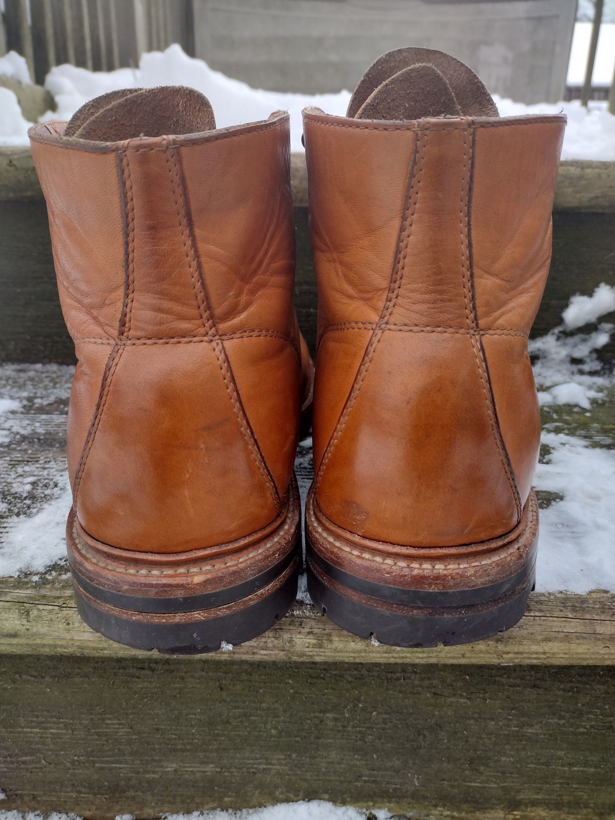 Photo by BenCh0074 on February 1, 2023 of the Grant Stone Brass Boot in Horween Natural Essex.