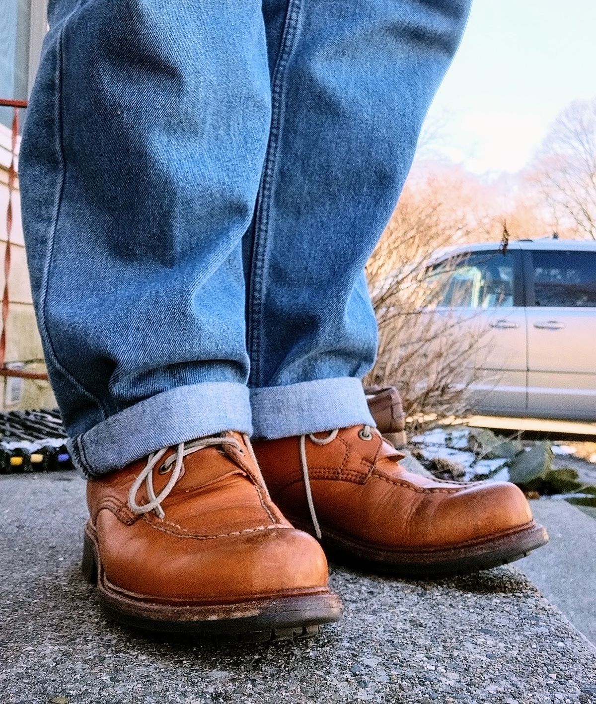Photo by BenCh0074 on March 1, 2023 of the Grant Stone Brass Boot in Horween Natural Essex.