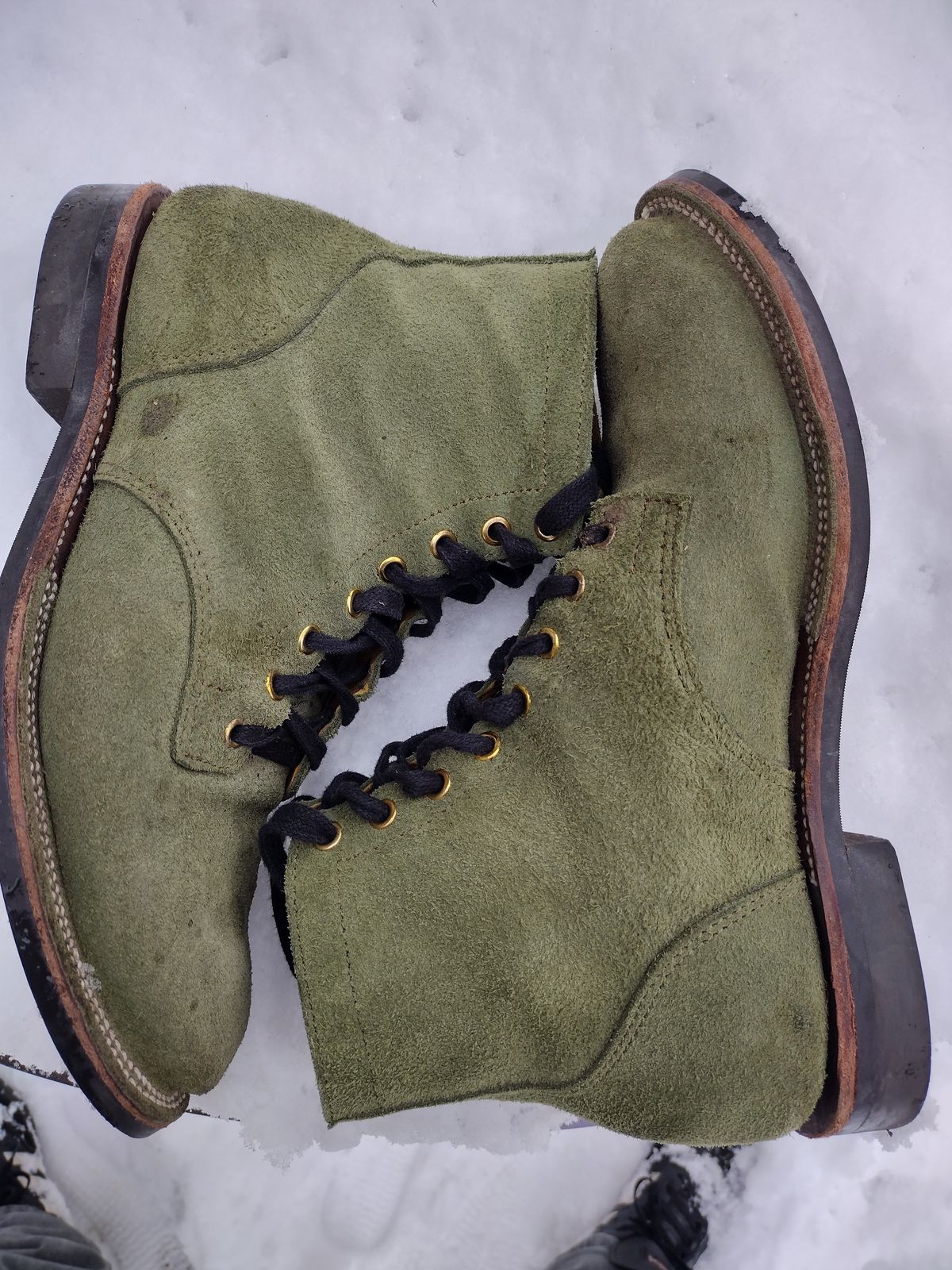 Photo by BenCh0074 on December 1, 2025 of the Oldspeed MFG Service Boot 6” in Law Tannery Avocado Suede.