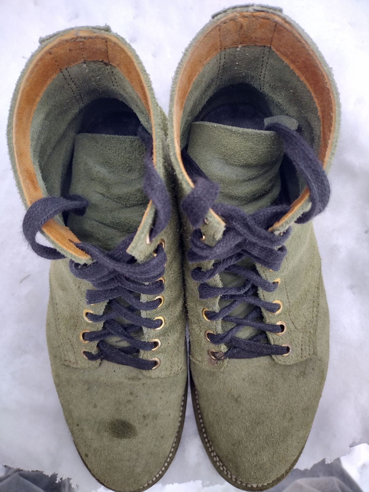 Photo by BenCh0074 on December 1, 2025 of the Oldspeed MFG Service Boot 6” in Law Tannery Avocado Suede.