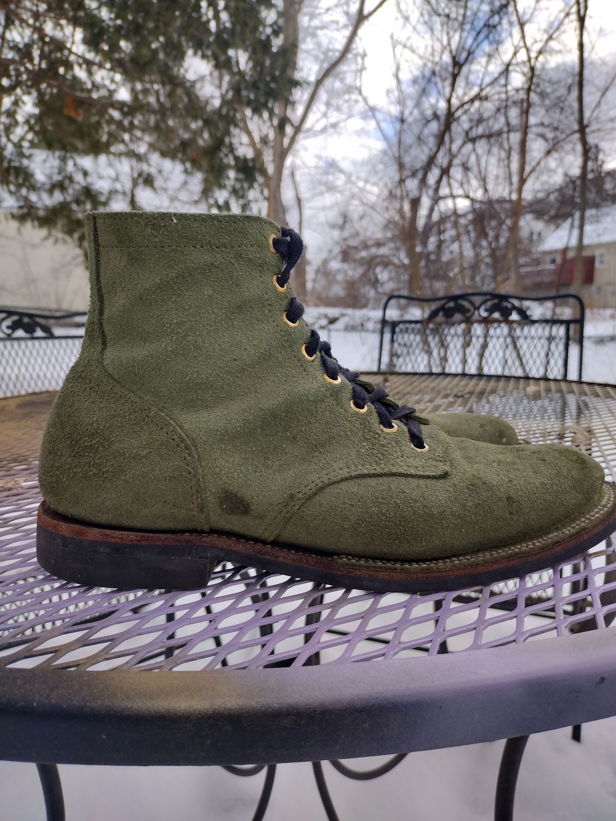Photo by BenCh0074 on January 2, 2026 of the Oldspeed MFG Service Boot 6” in Law Tannery Avocado Suede.