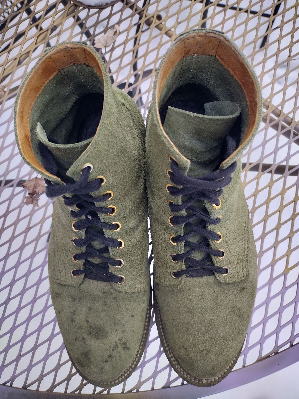 Photo by BenCh0074 on January 2, 2026 of the Oldspeed MFG Service Boot 6” in Law Tannery Avocado Suede.