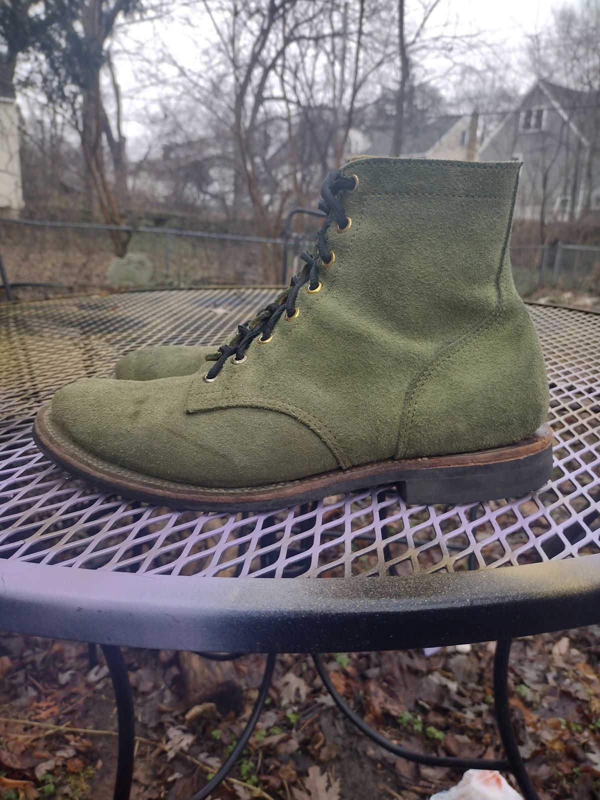 Photo by BenCh0074 on February 18, 2026 of the Oldspeed MFG Service Boot 6” in Law Tannery Avocado Suede.