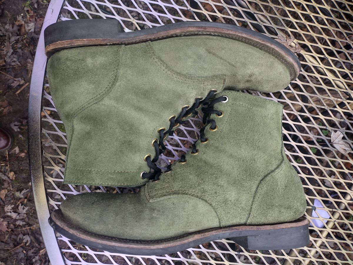 Photo by BenCh0074 on February 18, 2026 of the Oldspeed MFG Service Boot 6” in Law Tannery Avocado Suede.