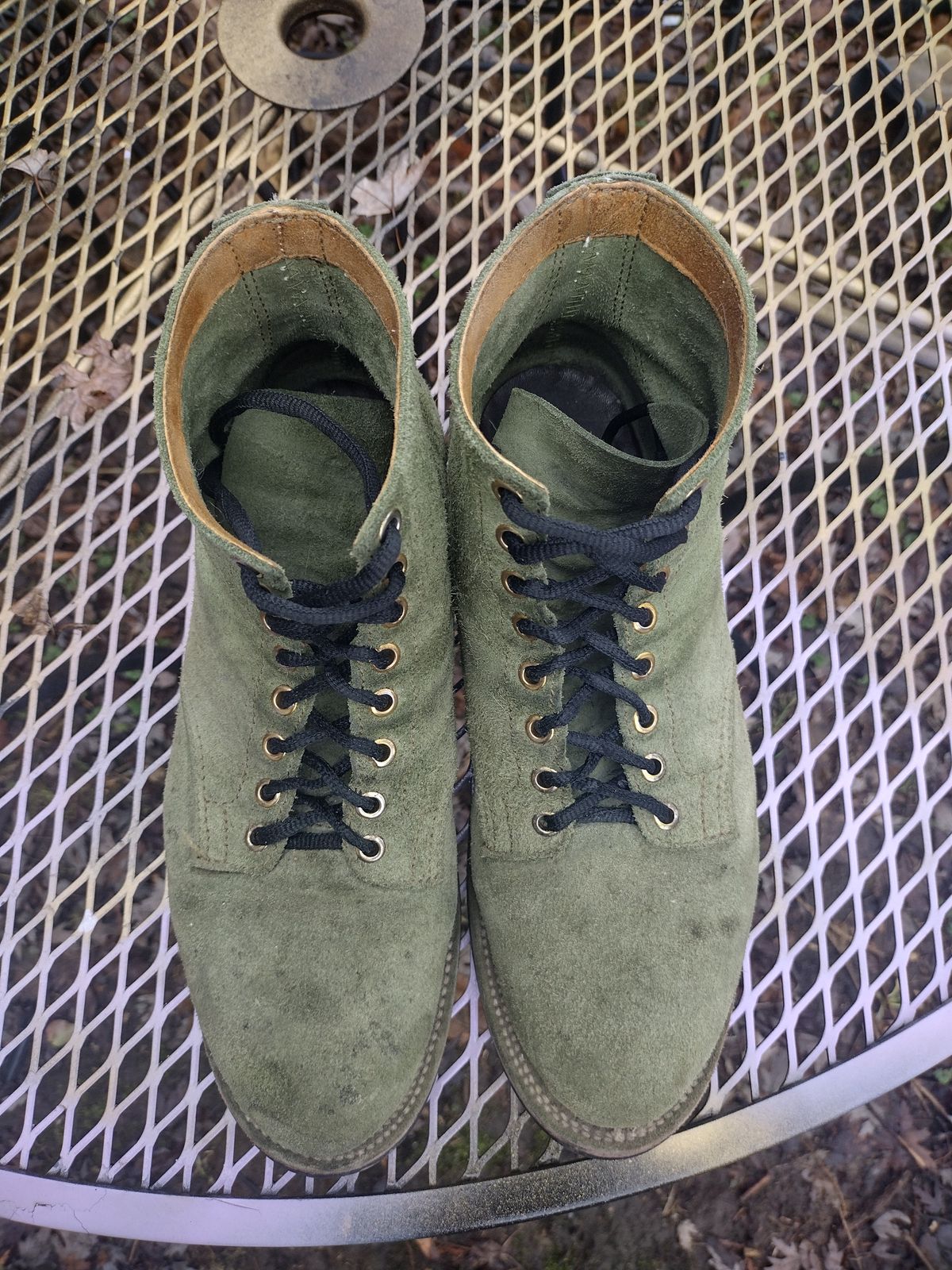 Photo by BenCh0074 on February 18, 2026 of the Oldspeed MFG Service Boot 6” in Law Tannery Avocado Suede.