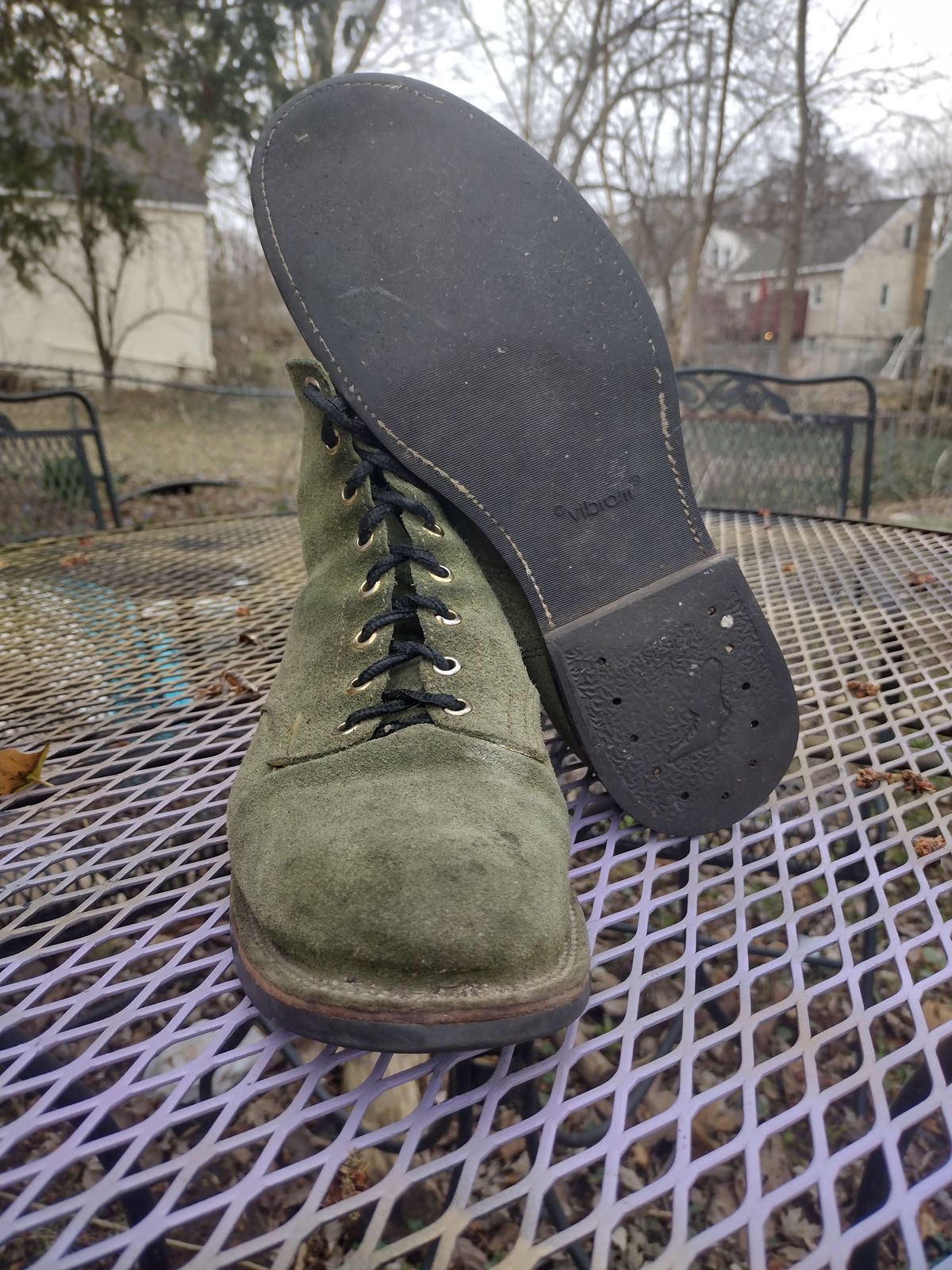 Photo by BenCh0074 on April 1, 2026 of the Oldspeed MFG Service Boot 6” in Law Tannery Avocado Suede.