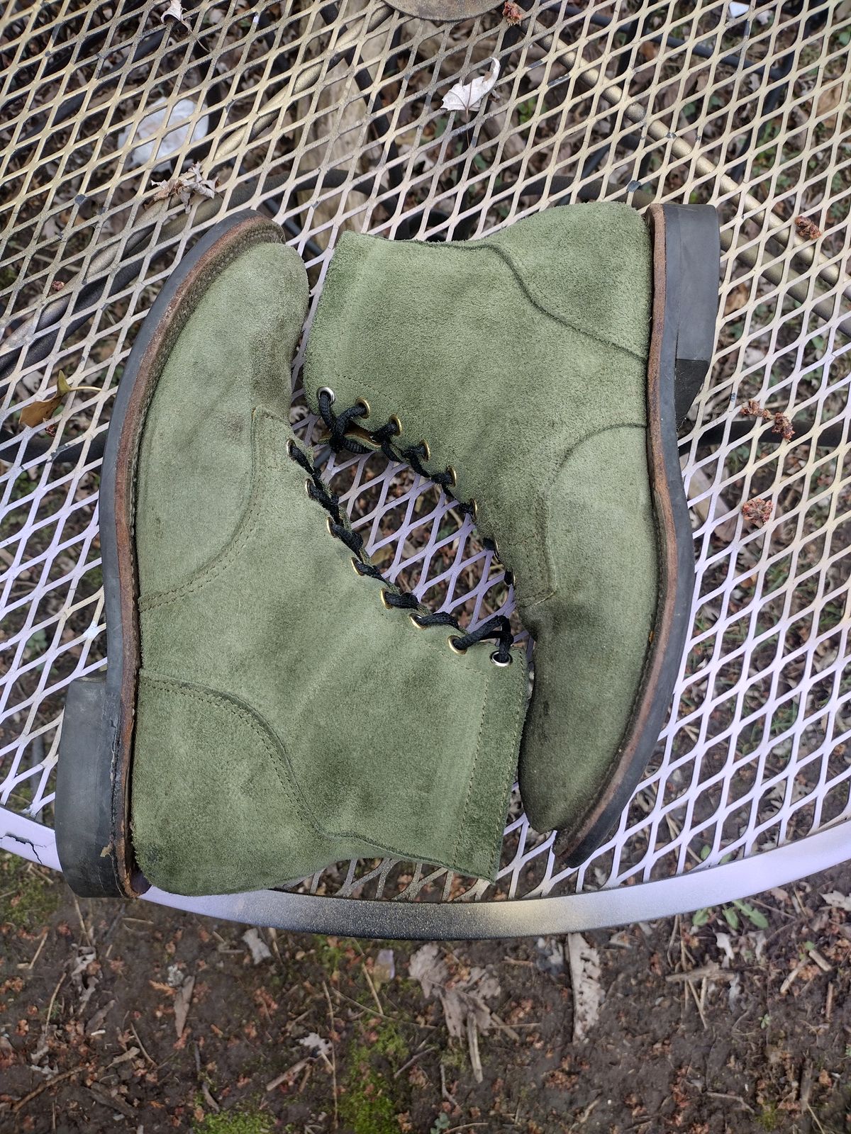 Photo by BenCh0074 on April 1, 2026 of the Oldspeed MFG Service Boot 6” in Law Tannery Avocado Suede.
