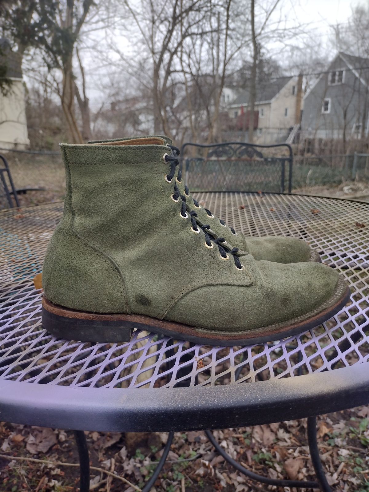 Photo by BenCh0074 on April 1, 2026 of the Oldspeed MFG Service Boot 6” in Law Tannery Avocado Suede.