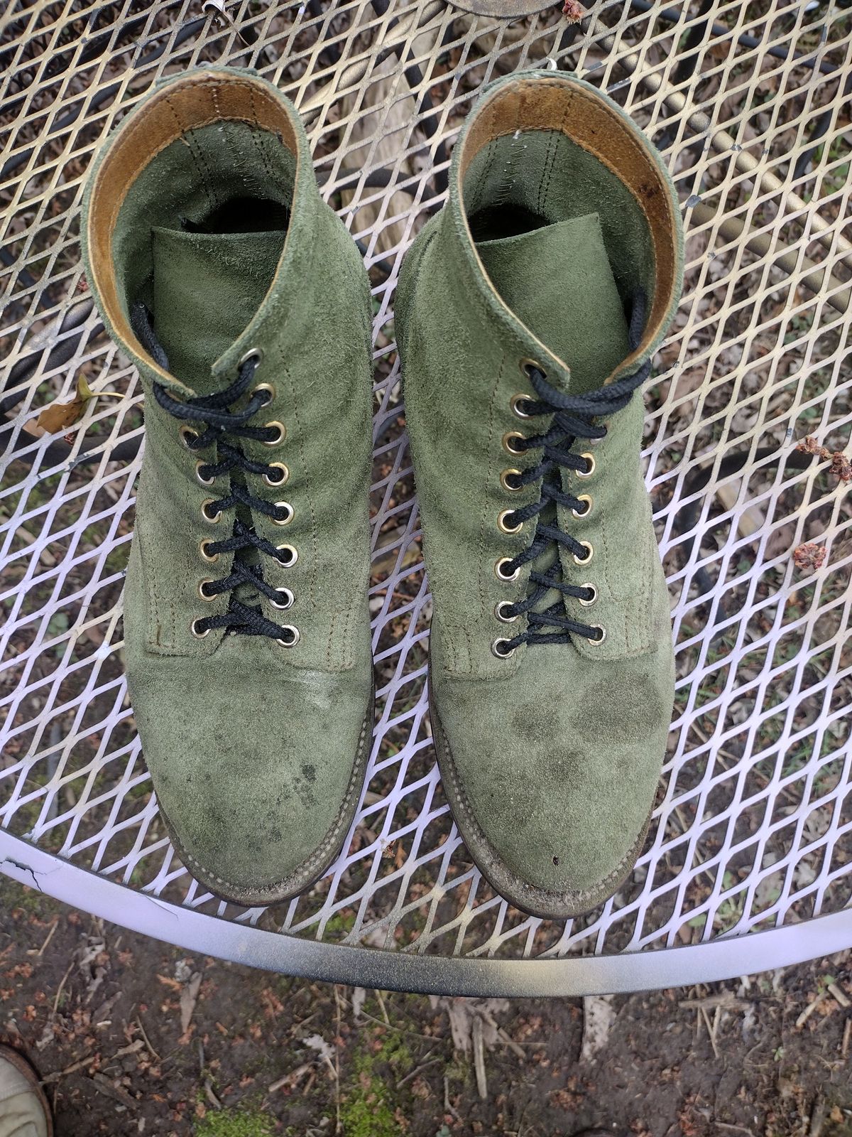 Photo by BenCh0074 on April 1, 2026 of the Oldspeed MFG Service Boot 6” in Law Tannery Avocado Suede.