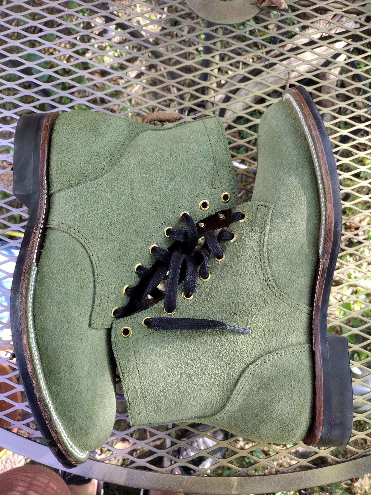 Photo by BenCh0074 on October 1, 2025 of the Oldspeed Service Boot 6” in Law Tannery Avocado Suede.
