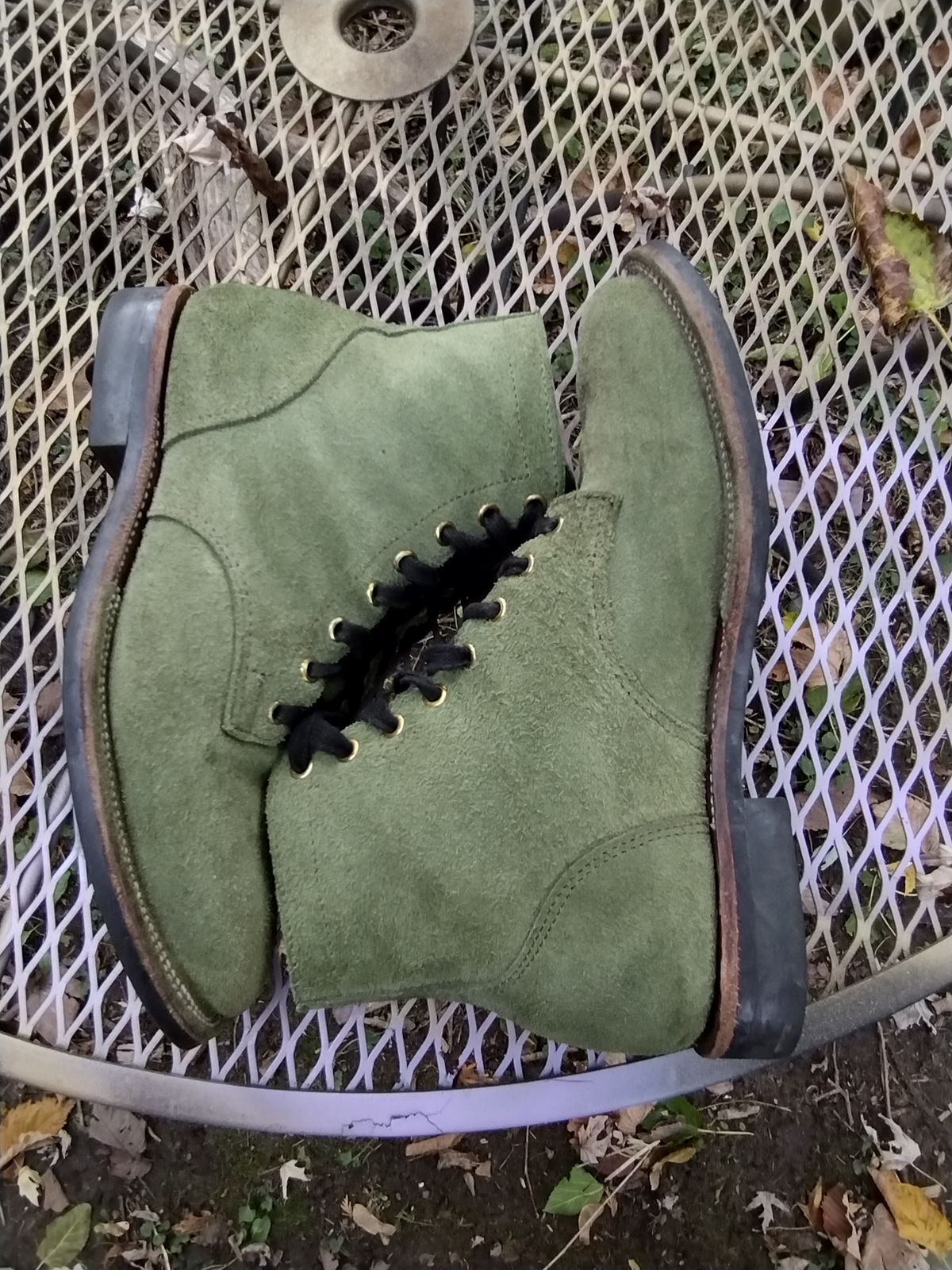 Photo by BenCh0074 on November 1, 2025 of the Oldspeed Service Boot 6” in Law Tannery Avocado Suede.