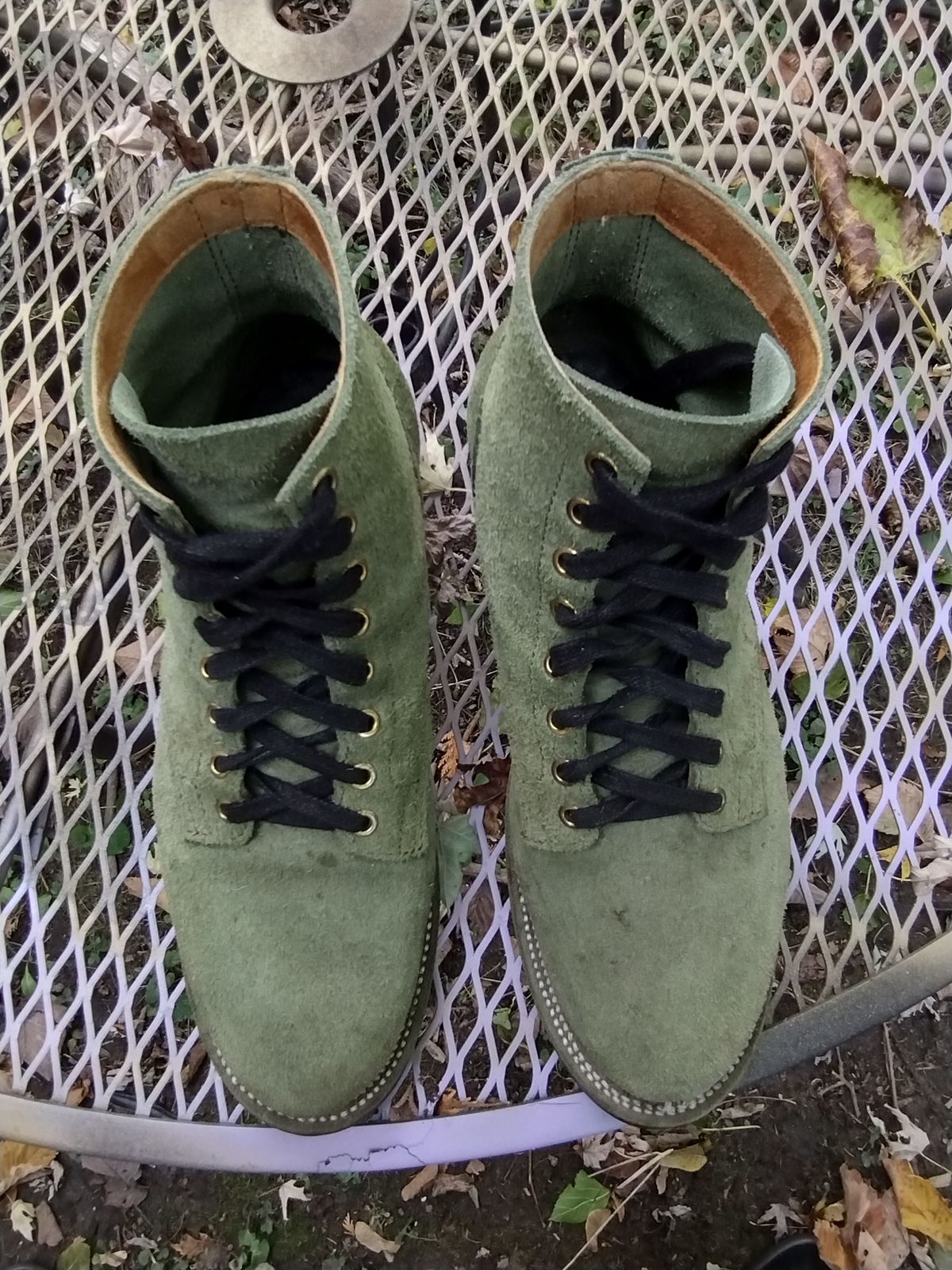 Photo by BenCh0074 on November 1, 2025 of the Oldspeed Service Boot 6” in Law Tannery Avocado Suede.