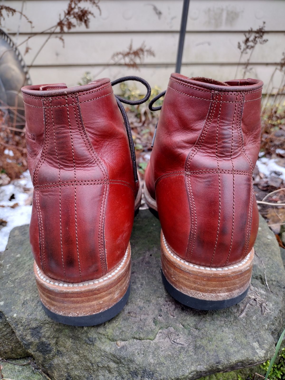 Photo by BenCh0074 on February 1, 2024 of the Unmarked Archie Boots in La Señora Red Horse Glazed Pull-up.
