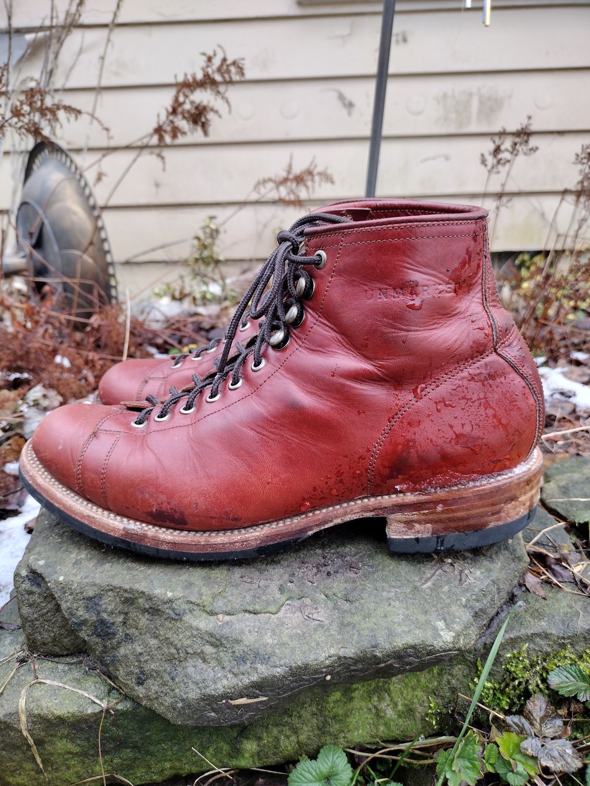 Photo by BenCh0074 on February 1, 2024 of the Unmarked Archie Boots in La Señora Red Horse Glazed Pull-up.