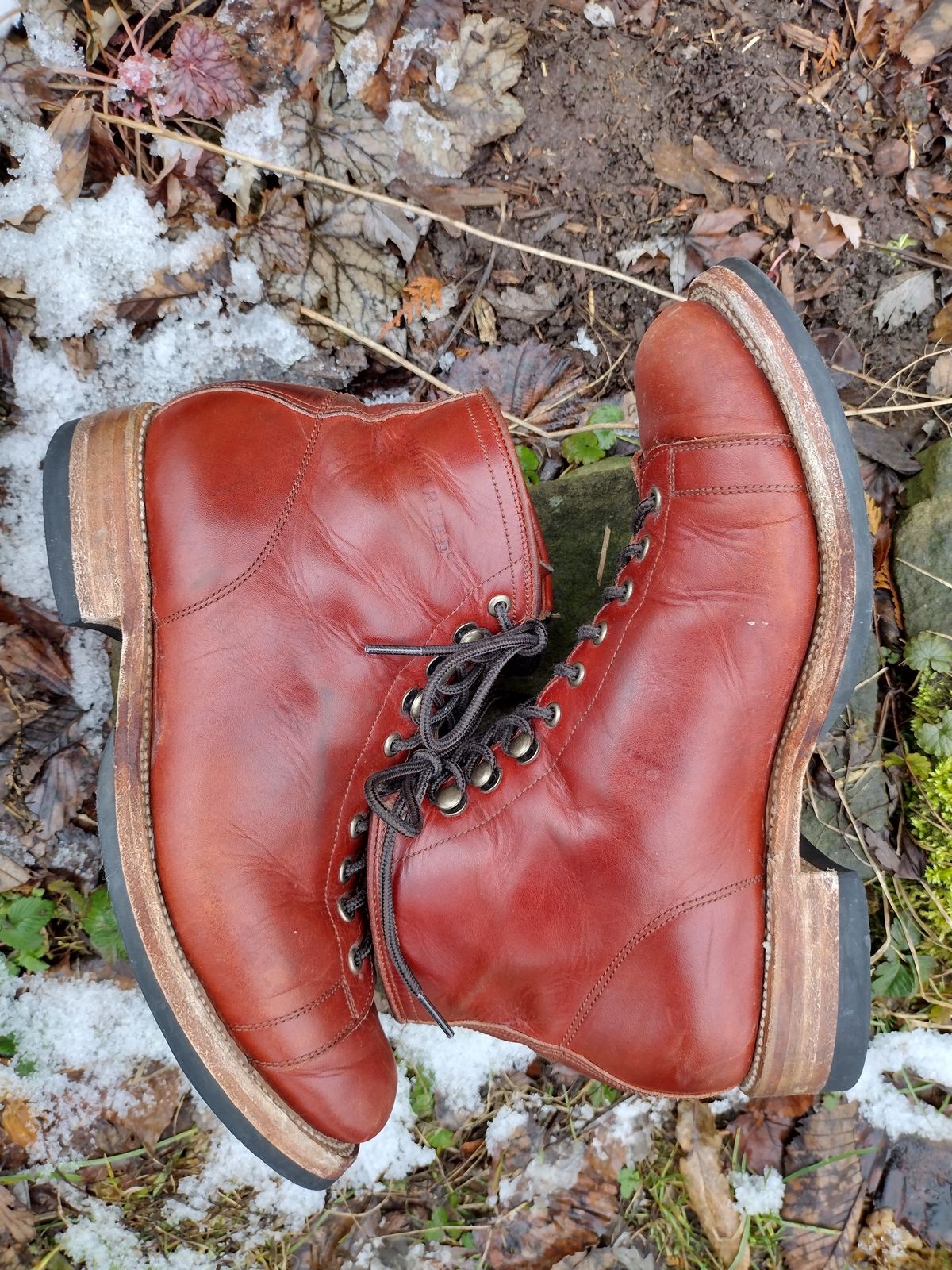 Photo by BenCh0074 on February 1, 2024 of the Unmarked Archie Boots in La Señora Red Horse Glazed Pull-up.