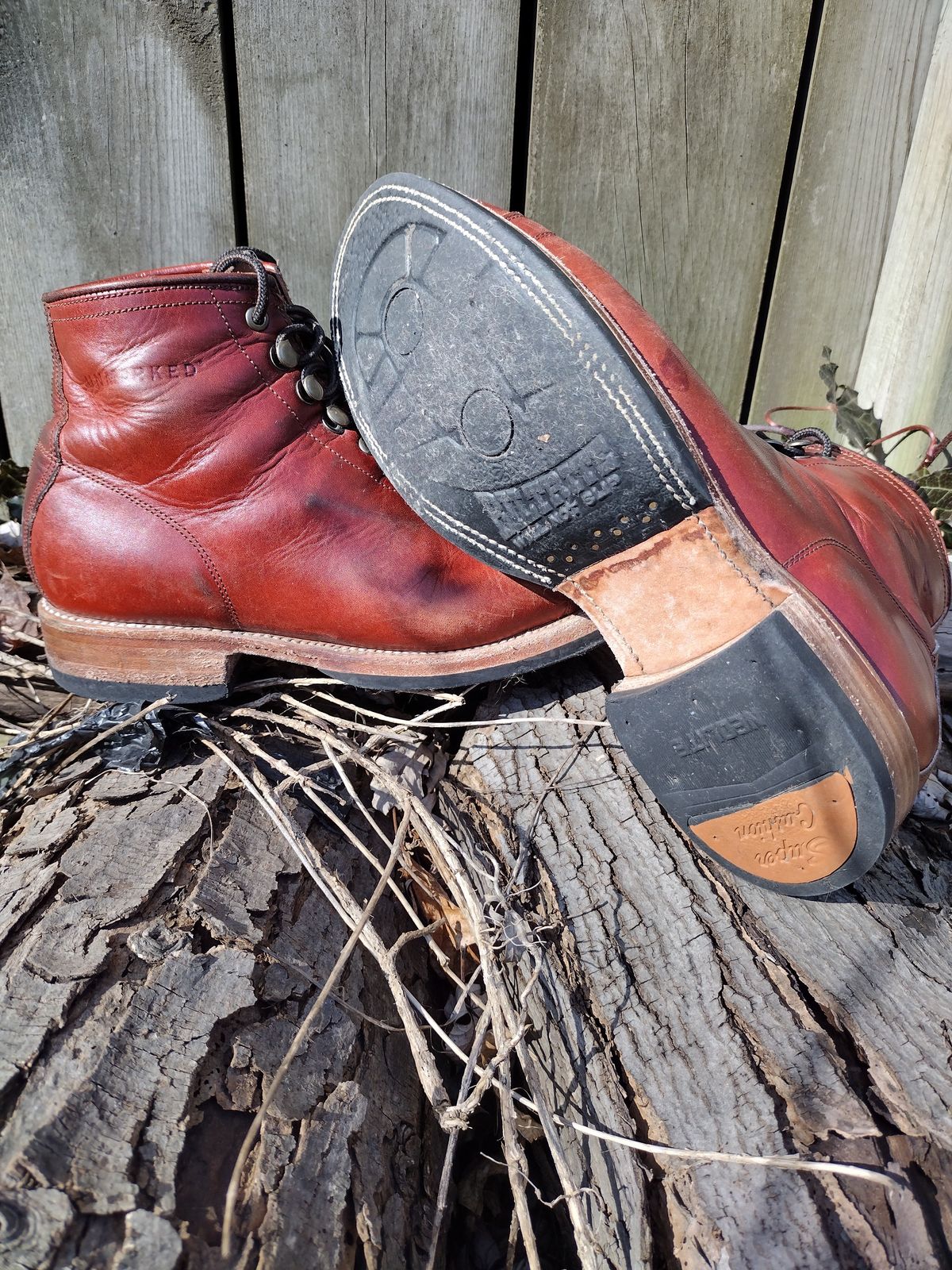 Photo by BenCh0074 on March 1, 2024 of the Unmarked Archie Boots in La Señora Red Horse Glazed Pull-up.