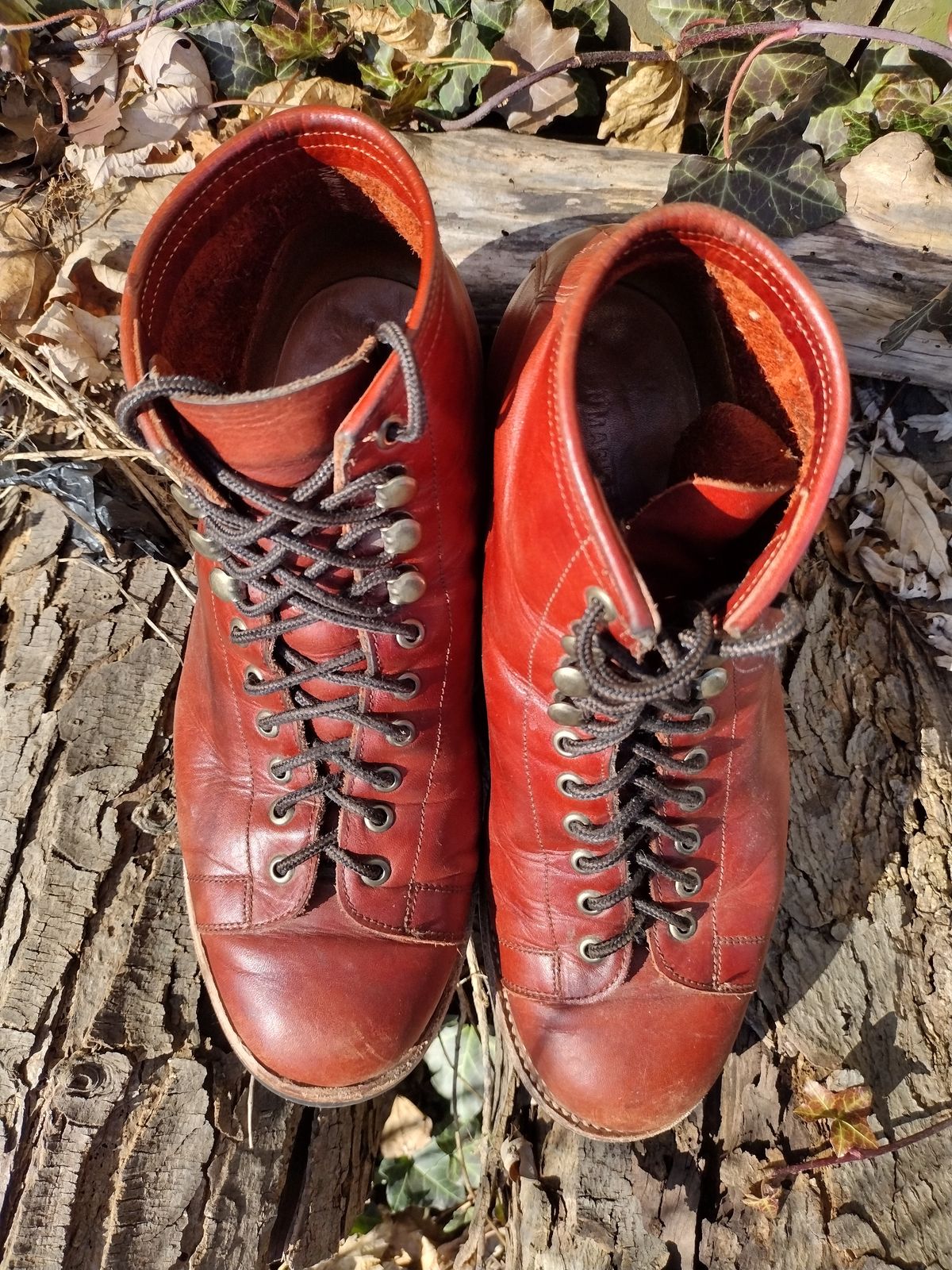 Photo by BenCh0074 on March 1, 2024 of the Unmarked Archie Boots in La Señora Red Horse Glazed Pull-up.